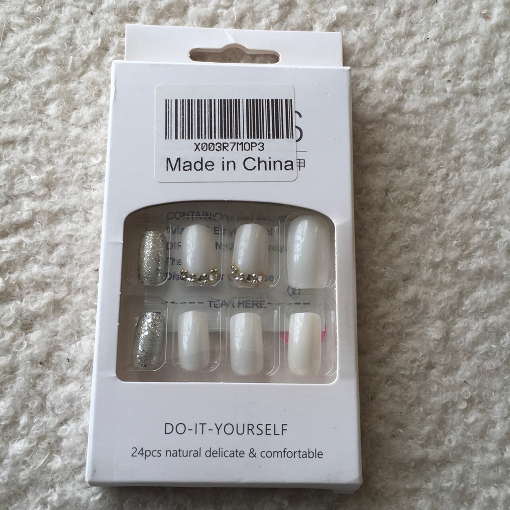 White & Silver Press-On Nails Set - DIY False Nails